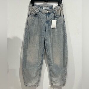 NWT - Baggy Balloon Jeans - Curved Leg - Light Wash - Trendy 2026